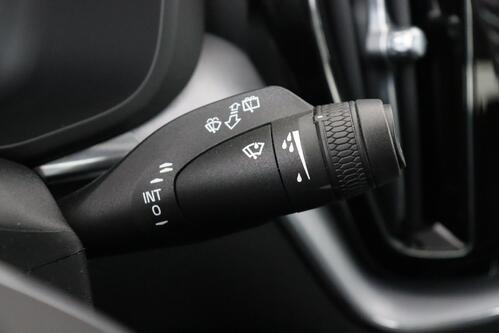 VOLVO XC60 2.0 D4 GEARTRONIC  + GPS + CAMERA + LEDER + PDC + CRUISE (ACC) + PANO + ALU 18