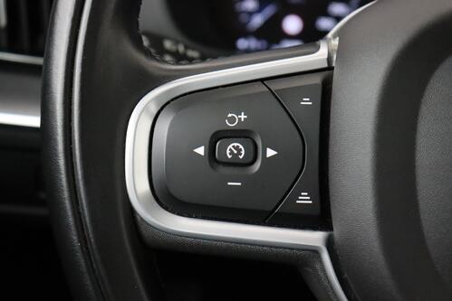 VOLVO XC60 2.0 D4 GEARTRONIC  + GPS + CAMERA + LEDER + PDC + CRUISE (ACC) + PANO + ALU 18