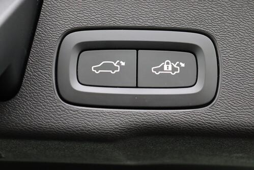 VOLVO XC60 2.0 D4 GEARTRONIC  + GPS + CAMERA + LEDER + PDC + CRUISE (ACC) + PANO + ALU 18