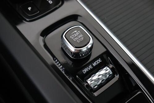 VOLVO XC60 2.0 D4 GEARTRONIC  + GPS + CAMERA + LEDER + PDC + CRUISE (ACC) + PANO + ALU 18