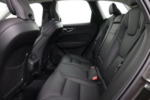 VOLVO XC60 2.0 D4 GEARTRONIC  + GPS + CAMERA + LEDER + PDC + CRUISE (ACC) + PANO + ALU 18