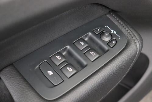VOLVO XC60 2.0 D4 GEARTRONIC  + GPS + CAMERA + LEDER + PDC + CRUISE (ACC) + PANO + ALU 18