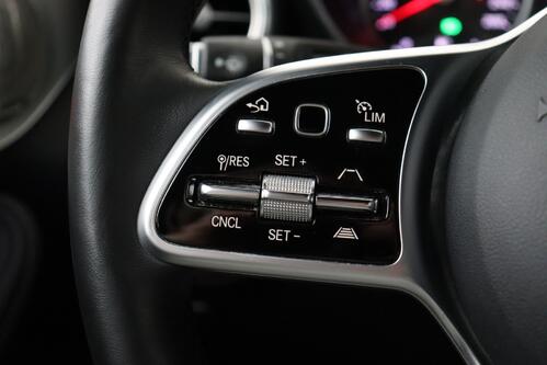 MERCEDES-BENZ GLC 300 AMG-LINE DA + GPS + CAMERA + PDC + CRUISE (ACC) + LEDER/ALCANTARA + ALU 20