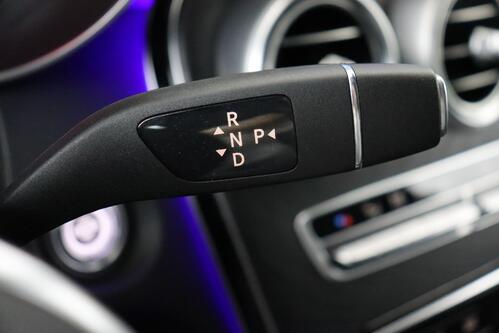 MERCEDES-BENZ GLC 300 AMG-LINE DA + GPS + CAMERA + PDC + CRUISE (ACC) + LEDER/ALCANTARA + ALU 20