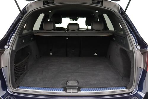 MERCEDES-BENZ GLC 300 AMG-LINE DA + GPS + CAMERA + PDC + CRUISE (ACC) + LEDER/ALCANTARA + ALU 20