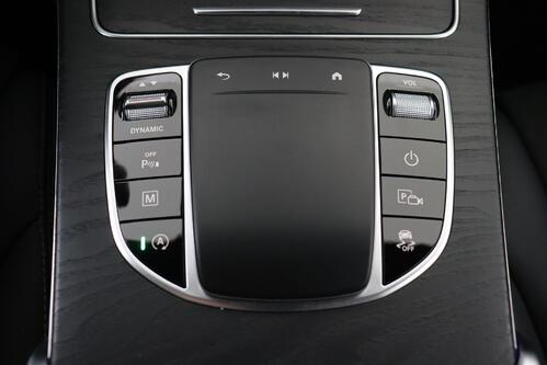 MERCEDES-BENZ GLC 300 AMG-LINE DA + GPS + CAMERA + PDC + CRUISE (ACC) + LEDER/ALCANTARA + ALU 20