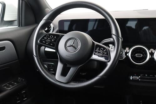 MERCEDES-BENZ GLA 250 e BUSINESS SOLUTION iA 8G-DCT + GPS + CAMERA + HALF/LEDER + PDC + CRUISE + ALU 
