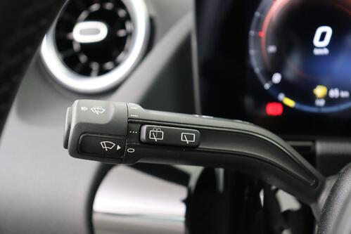 MERCEDES-BENZ GLA 250 e BUSINESS SOLUTION iA 8G-DCT + GPS + CAMERA + HALF/LEDER + PDC + CRUISE + ALU 