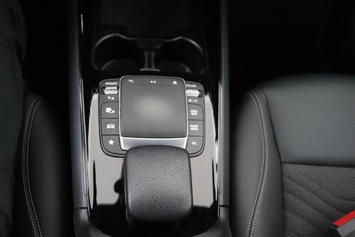 MERCEDES-BENZ GLA 250 e BUSINESS SOLUTION iA 8G-DCT + GPS + CAMERA + HALF/LEDER + PDC + CRUISE + ALU 