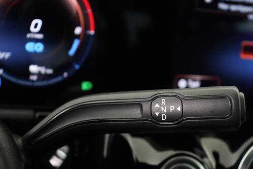 MERCEDES-BENZ GLA 250 e BUSINESS SOLUTION iA 8G-DCT + GPS + CAMERA + HALF/LEDER + PDC + CRUISE + ALU 