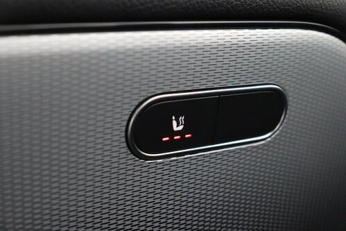 MERCEDES-BENZ GLA 250 e BUSINESS SOLUTION iA 8G-DCT + GPS + CAMERA + HALF/LEDER + PDC + CRUISE + ALU 