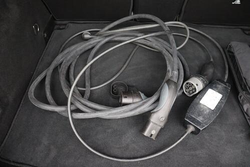 MERCEDES-BENZ GLA 250 e BUSINESS SOLUTION iA 8G-DCT + GPS + CAMERA + HALF/LEDER + PDC + CRUISE + ALU 