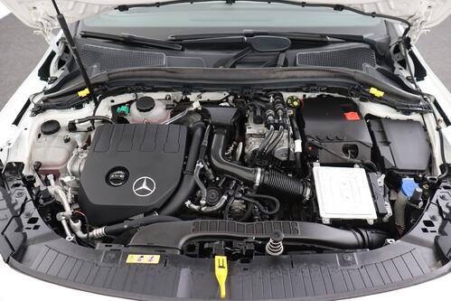 MERCEDES-BENZ GLA 250 e BUSINESS SOLUTION iA 8G-DCT + GPS + CAMERA + HALF/LEDER + PDC + CRUISE + ALU 