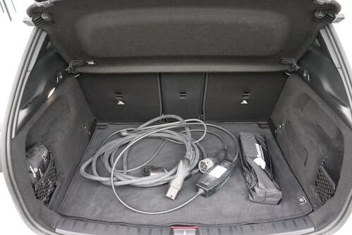 MERCEDES-BENZ GLA 250 e BUSINESS SOLUTION iA 8G-DCT + GPS + CAMERA + HALF/LEDER + PDC + CRUISE + ALU 