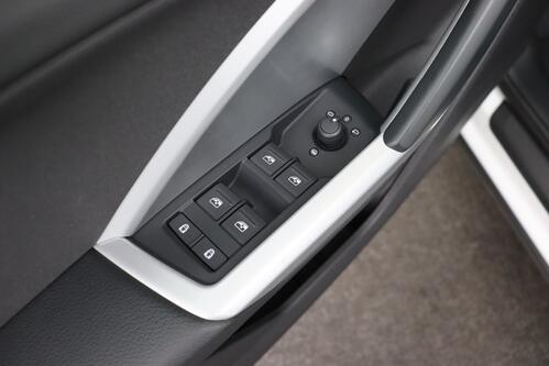 AUDI Q3 45 1.4 TFSI -e PHEV + CARPLAY + PDC + CRUISE + ALU 