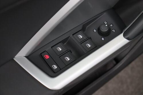 AUDI Q3 BUSINESS PLUS  35 1.5 TFSI + GPS + PDC + LEDER + ALU