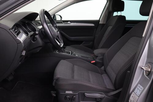 VOLKSWAGEN Passat Variant 2.0 TDI  DSG + GPS + CARPLAY + CAMERA + PDC + CRUISE + ALU 