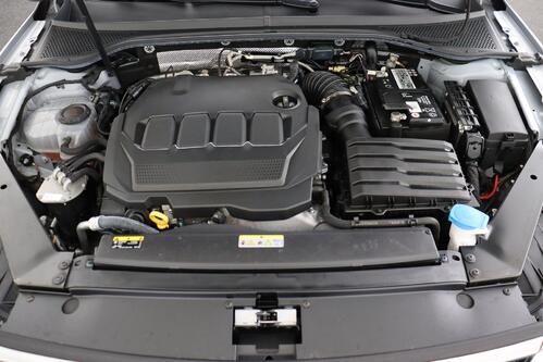 VOLKSWAGEN Passat Variant 2.0 TDI  DSG + GPS + CARPLAY + CAMERA + PDC + CRUISE + ALU 