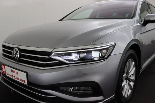 VOLKSWAGEN Passat Variant 2.0 TDI  DSG + GPS + CARPLAY + CAMERA + PDC + CRUISE + ALU 