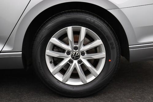 VOLKSWAGEN Passat Variant 2.0 TDI  DSG + GPS + CARPLAY + CAMERA + PDC + CRUISE + ALU 