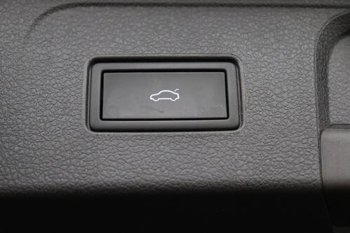 VOLKSWAGEN Passat Variant 2.0 TDI  DSG + GPS + CARPLAY + CAMERA + PDC + CRUISE + ALU 