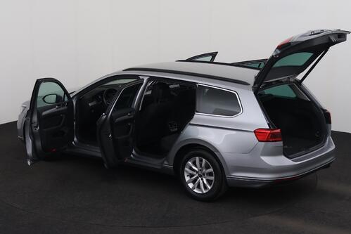 VOLKSWAGEN Passat Variant 2.0 TDI  DSG + GPS + CARPLAY + CAMERA + PDC + CRUISE + ALU 