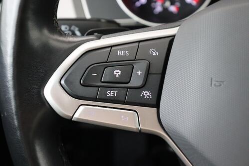 VOLKSWAGEN Passat Variant 2.0 TDI  DSG + GPS + CARPLAY + CAMERA + PDC + CRUISE + ALU 