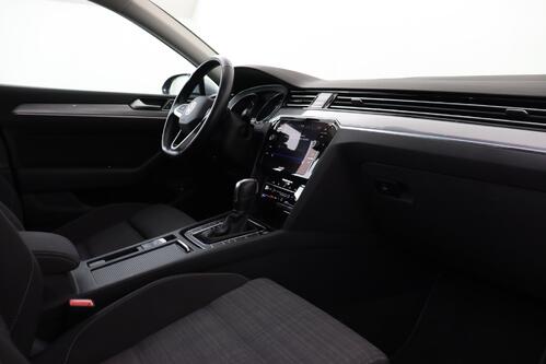 VOLKSWAGEN Passat Variant 2.0 TDI  DSG + GPS + CARPLAY + CAMERA + PDC + CRUISE + ALU 