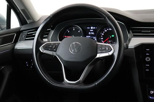 VOLKSWAGEN Passat Variant 2.0 TDI  DSG + GPS + CARPLAY + CAMERA + PDC + CRUISE + ALU 