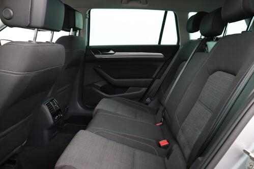 VOLKSWAGEN Passat Variant 2.0 TDI  DSG + GPS + CARPLAY + CAMERA + PDC + CRUISE + ALU 