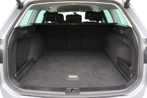 VOLKSWAGEN Passat Variant 2.0 TDI  DSG + GPS + CARPLAY + CAMERA + PDC + CRUISE + ALU 