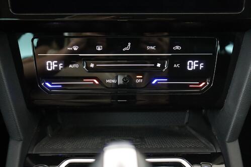 VOLKSWAGEN Passat Variant 2.0 TDI  DSG + GPS + CARPLAY + CAMERA + PDC + CRUISE + ALU 