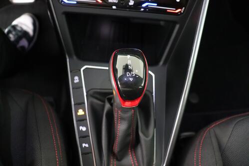 VOLKSWAGEN POLO GTI 2.0 TSI DSG + CARPLAY + PDC + CRUISE + ALU 17