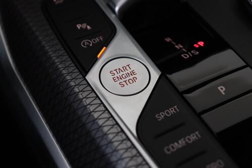 BMW 330 G21 - iA TOURING M-SPORT + GPS + CAMERA + PDC + CRUISE (ACC) + LEDER/ALCANTARA + ALU 