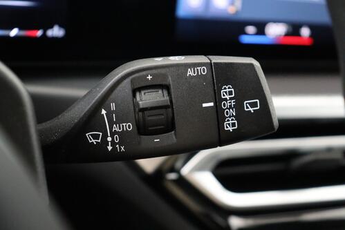 BMW 330 G21 - iA TOURING M-SPORT + GPS + CAMERA + PDC + CRUISE (ACC) + LEDER/ALCANTARA + ALU 