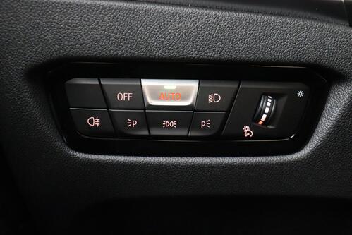 BMW 330 G21 - iA TOURING M-SPORT + GPS + CAMERA + PDC + CRUISE (ACC) + LEDER/ALCANTARA + ALU 