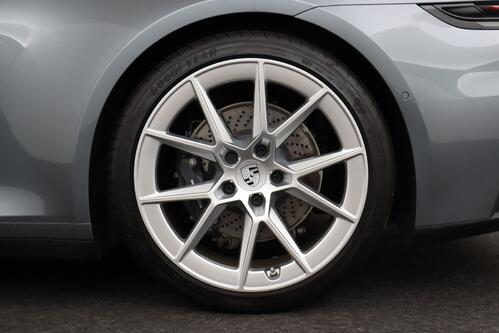 PORSCHE 911 Carrera 992.2 | Sports Exhaust | Pano | Sport Chrono | HD-Matrix LED | BOSE | ACC | 18-way Sports Seats | 360° Cam | Keyless