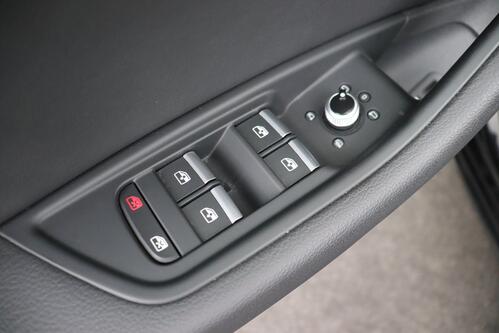 AUDI A4 AVANT 30 2.0 TDI + CARPLAY + GPS + PDC + LEDER + ALU 17