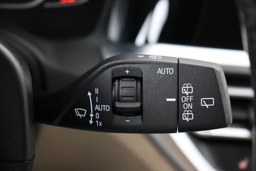 BMW 330 xDRIVE iA M-SPORT + GPS + CAMERA + PDC + CRUISE + SCHUIFDAK + LEDER + ALU