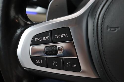 BMW 330 xDRIVE iA M-SPORT + GPS + CAMERA + PDC + CRUISE + SCHUIFDAK + LEDER + ALU