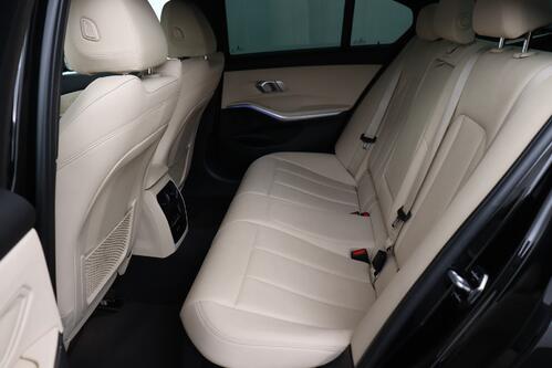 BMW 330 xDRIVE iA M-SPORT + GPS + CAMERA + PDC + CRUISE + SCHUIFDAK + LEDER + ALU
