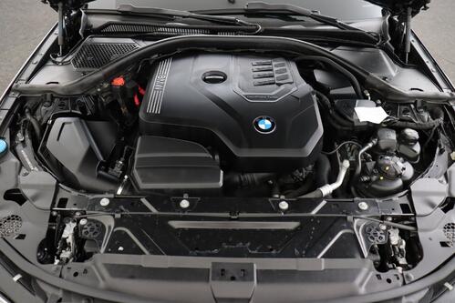 BMW 330 xDRIVE iA M-SPORT + GPS + CAMERA + PDC + CRUISE + SCHUIFDAK + LEDER + ALU
