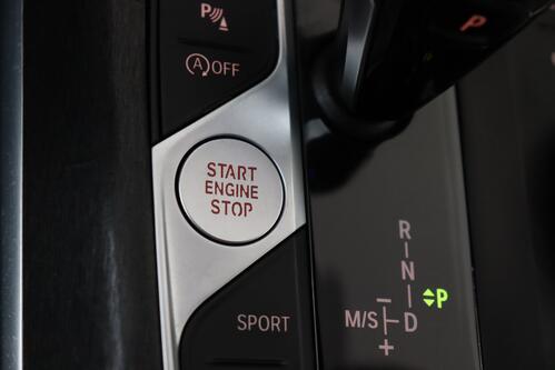 BMW 330 xDRIVE iA M-SPORT + GPS + CAMERA + PDC + CRUISE + SCHUIFDAK + LEDER + ALU
