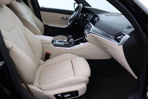 BMW 330 xDRIVE iA M-SPORT + GPS + CAMERA + PDC + CRUISE + SCHUIFDAK + LEDER + ALU