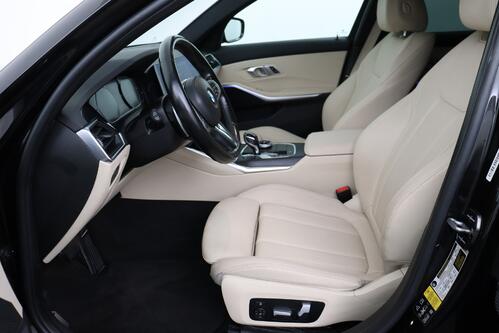 BMW 330 xDRIVE iA M-SPORT + GPS + CAMERA + PDC + CRUISE + SCHUIFDAK + LEDER + ALU