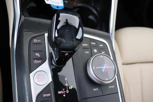 BMW 330 xDRIVE iA M-SPORT + GPS + CAMERA + PDC + CRUISE + SCHUIFDAK + LEDER + ALU