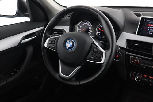 BMW X1 xDRIVE 25e iA + CARPLAY + GPS + CAMERA + PDC + CRUISE + PANO + ALU