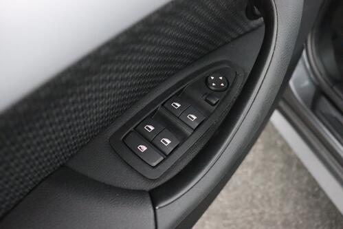 BMW X1 xDRIVE 25e iA + CARPLAY + GPS + CAMERA + PDC + CRUISE + PANO + ALU