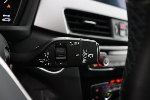 BMW X1 xDRIVE 25e iA + CARPLAY + GPS + CAMERA + PDC + CRUISE + PANO + ALU