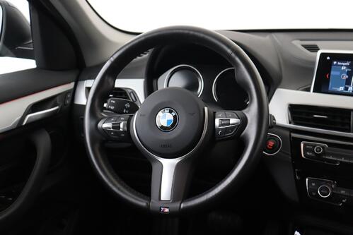 BMW X1 X-LINE 20 iA  M-SPORT+ GPS + CAMERA + PDC + CRUISE (ACC) + PANO DAK  + HALF/LEDER + ALU 